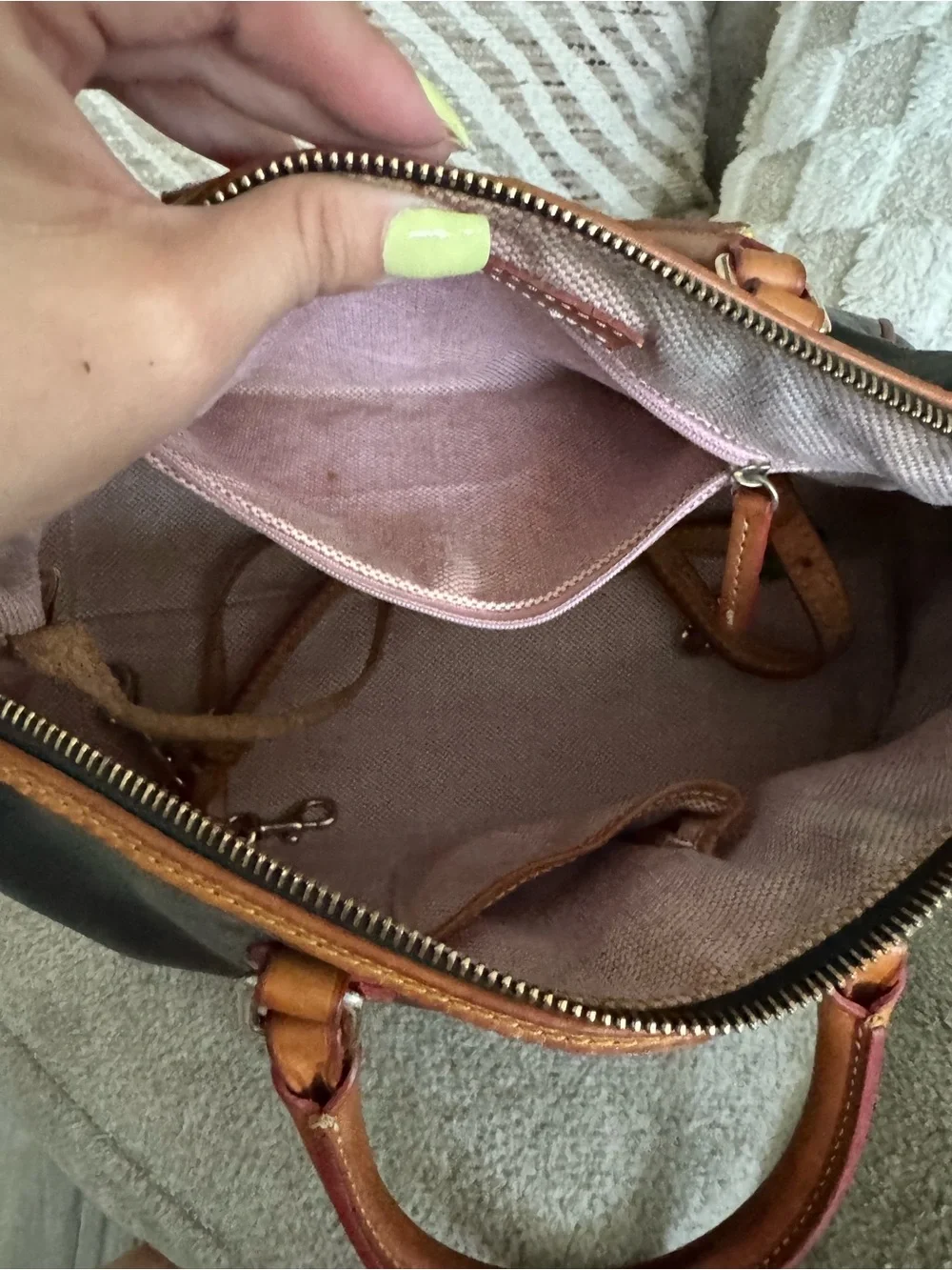 Dooney & Bourke classic dooney